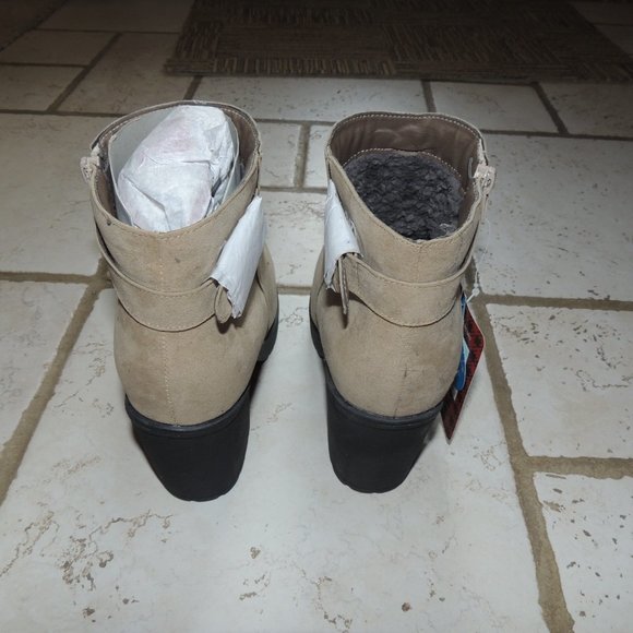 Muk Luks | Boots w/detail NWT Size 7 - Picture 4 of 5